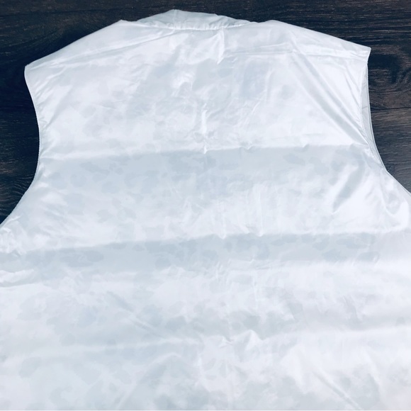 Nike Women's Therma Fit Repel Reversible Leopard Print Golf Vest XL - DA3220-025 - Picture 9 of 10